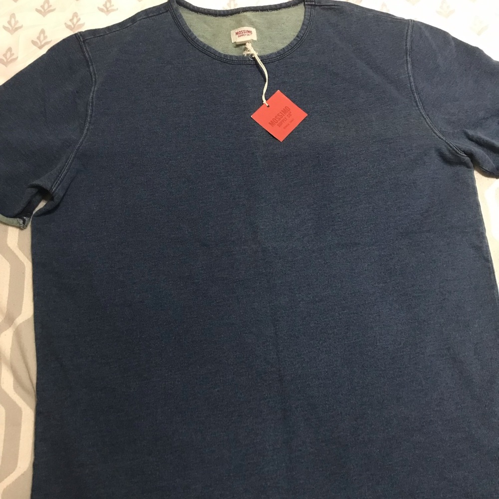 Mossimo Supply Co. Short Sleeve Raw Cut Side Slit